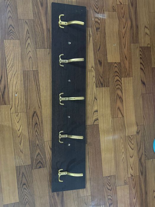 Продам вешалку в хорошем состоянии