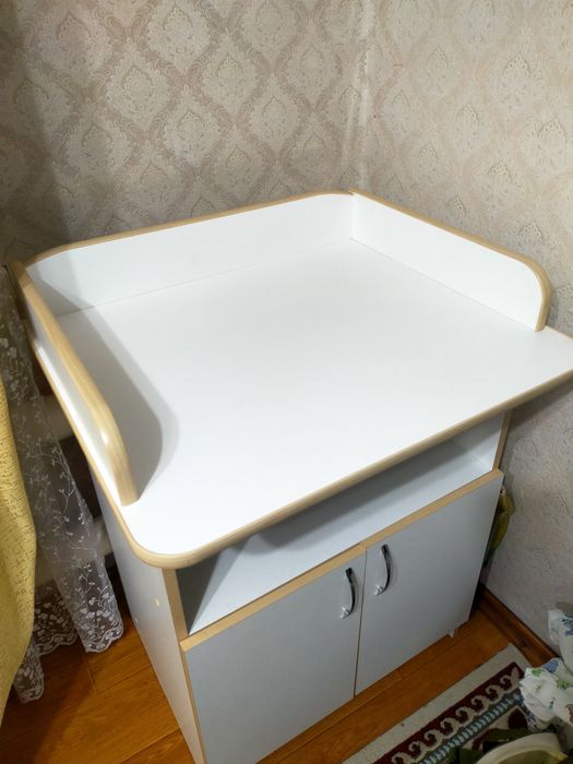 Продам пеленальный столик