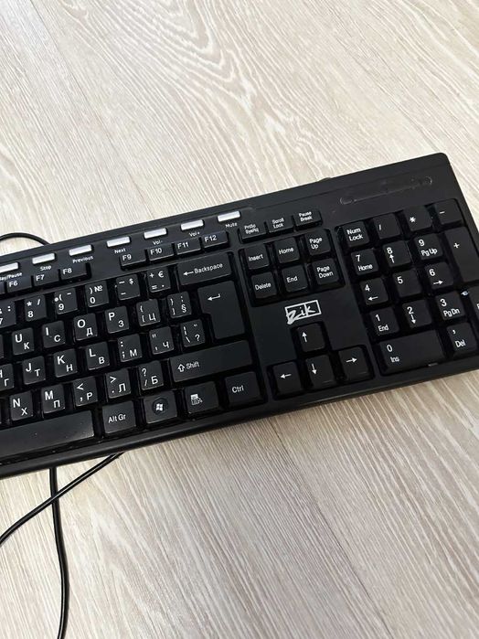 Клавиатура Zik (на ĸирилица) и USB мишĸа Logitech