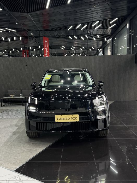 Lynk Co 900 avtosalondan