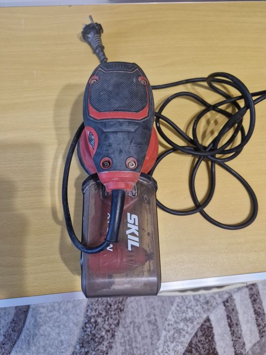 Șlefuitor cu excentric SKIL SR1E7461. 260W. 1300RPM Disc 125 mm.În stare foarte bună de funcționare.