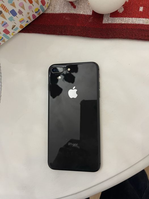 IPhone 8 plus, память 64гб