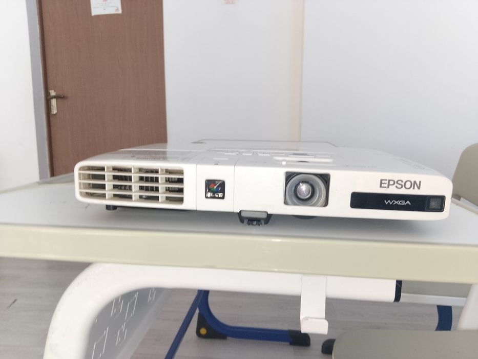 проектор Epson EB-1776W.