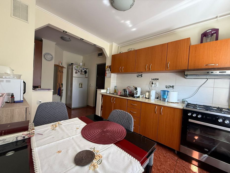 Vand apartament 3 camere zona Careiului