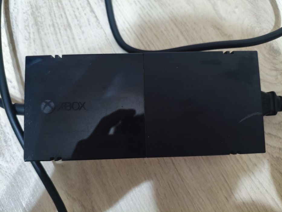 Xbox one S с геймпадами и комплектующими