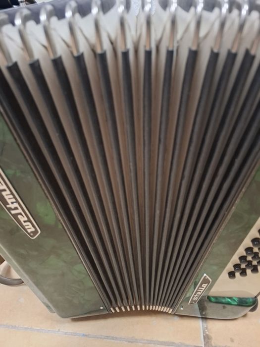 Акордеон Weltmeister Stella 40 баса