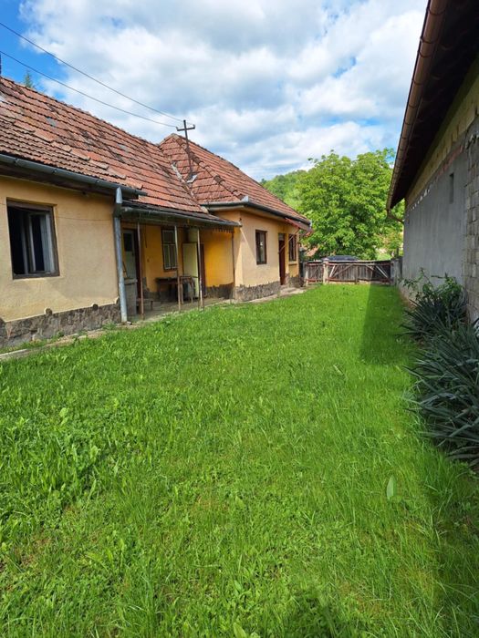 Casa de vânzare cu teren in Cinta