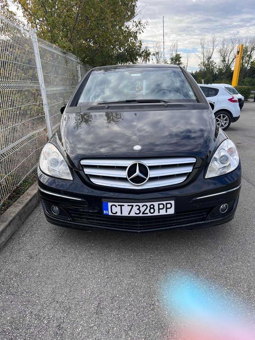 Лек автомобил Mercedes B200