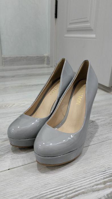 Продам женскую обувь