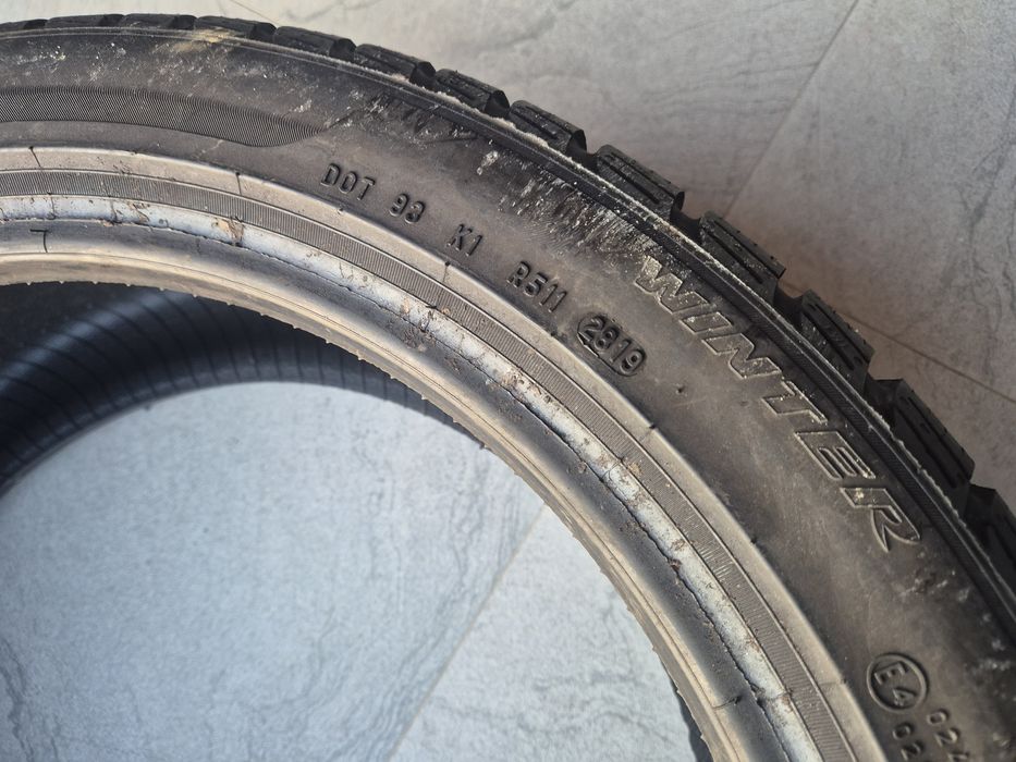 Vând cauciucuri 225/45/18 M+S 2buc imp Germania//Pirelli//