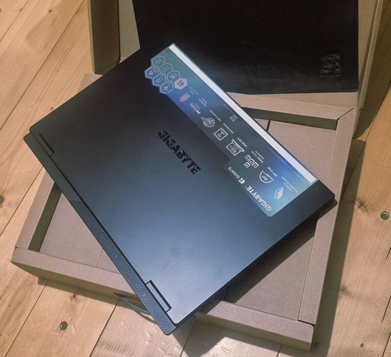 Laptop gaming i7 13th 16GB DDR5 RTX 5070 1TB NVMe Full Box