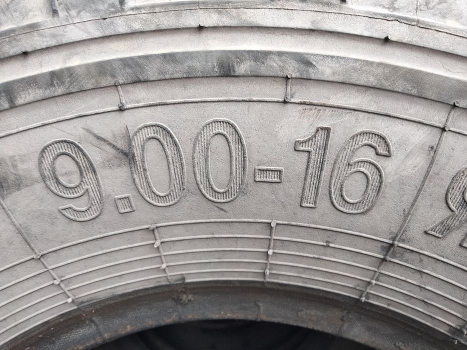 Продам шины 9.00 - 16 на ПТС.