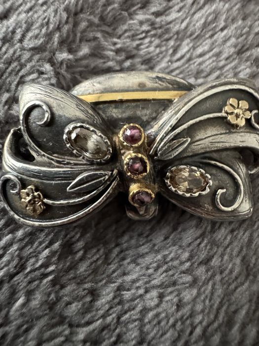 Дизайнерски луксозни брошки