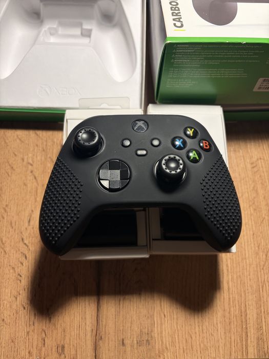 Продаю 2 оригинальных геймпада Xbox (Series X/S)