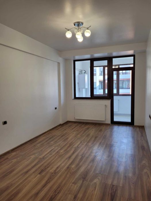 Apartament 3 camere de inchiriat Isaran, Tractorul