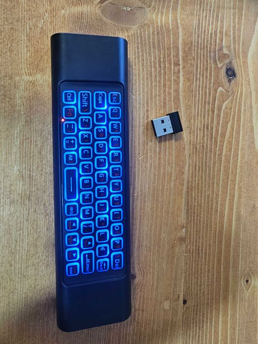 Telecomandă multifuncțională 2.4Ghz/IR/Air Mouse/Tastatură Iluminată