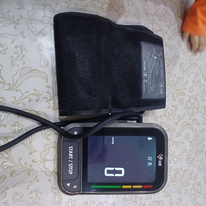 Qon bosim ōlchaydigan elektron apparat