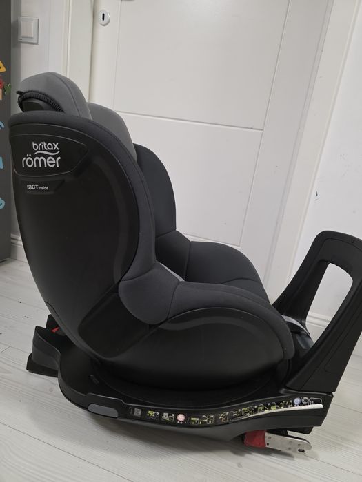 Scaun auto cu Isofix Britax Romer Dualfix M i-Size, Rotativ, 61-105 cm