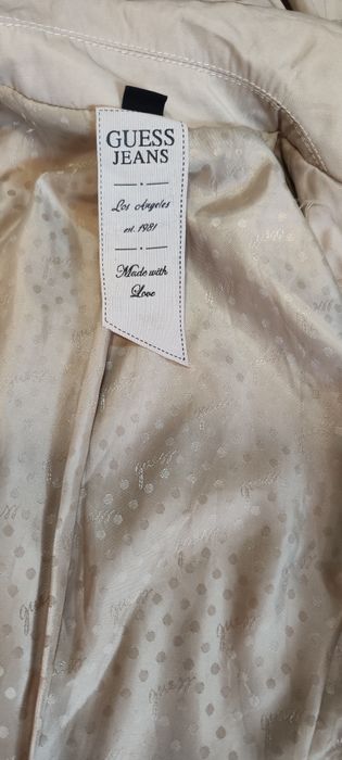 Оригинално дамско яке на Guess