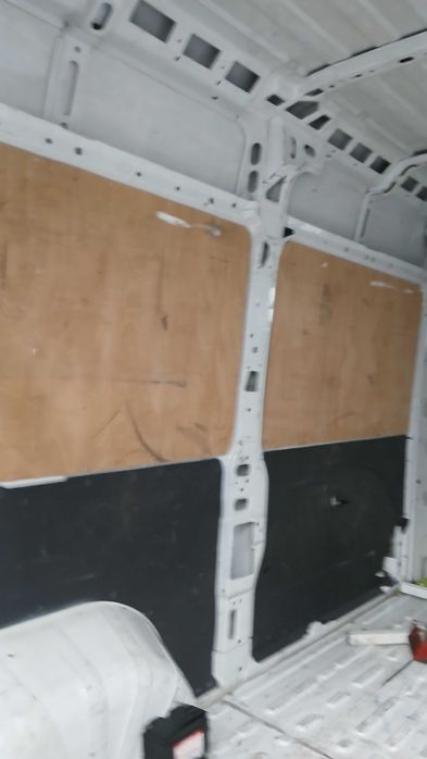 Продавам товарен бус Peugeot Boxer 2.2 HDI