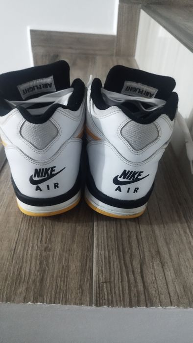 Nike flight 44 aproape noi