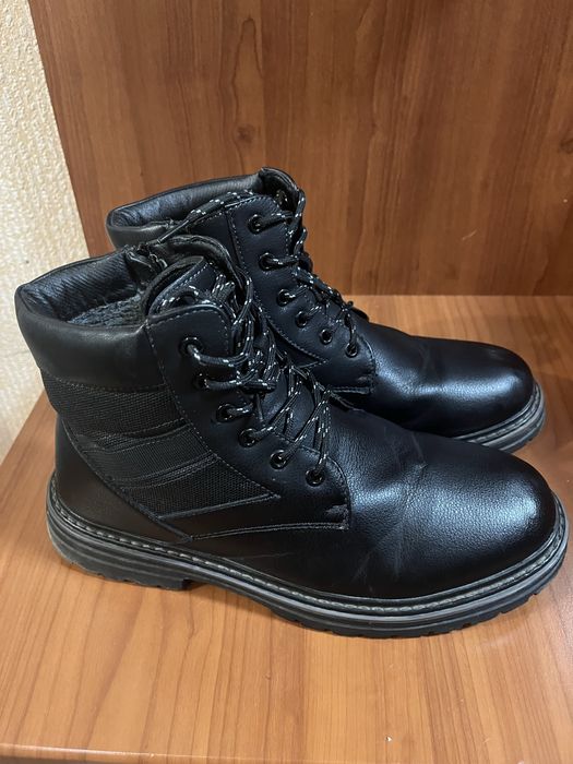Продам спец ботинки новые размер-43