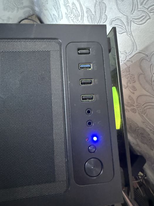 Продавам гейминг компютър !