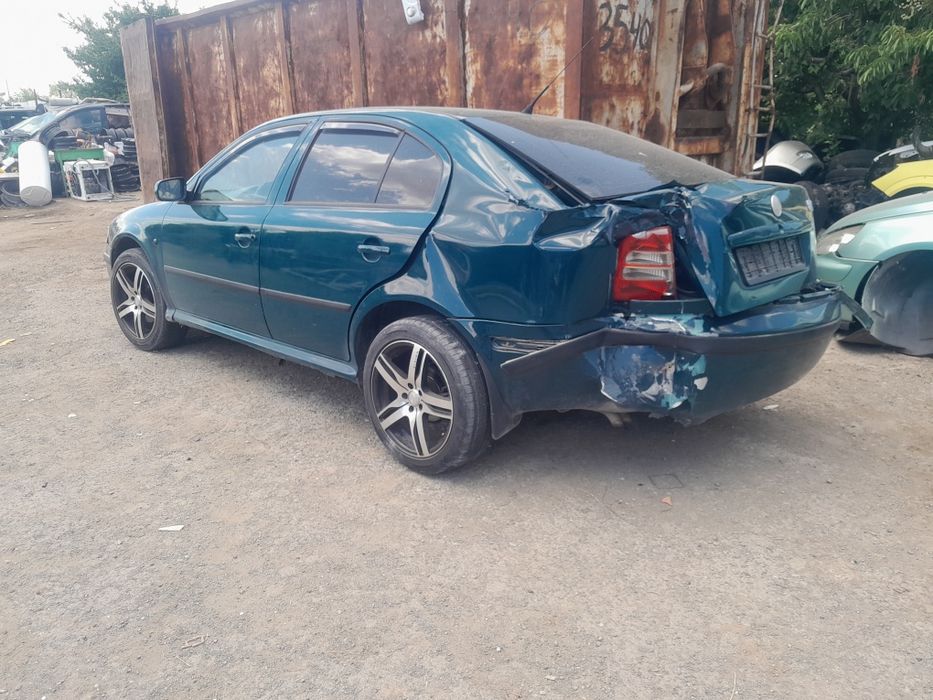 Продавам Шкода октави на части 1.8 бензин 150 коня