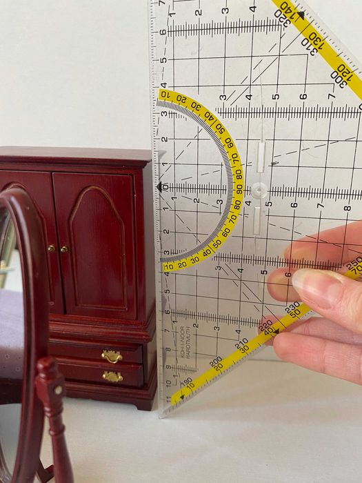 Мебели за кукленска къща, миниатюри