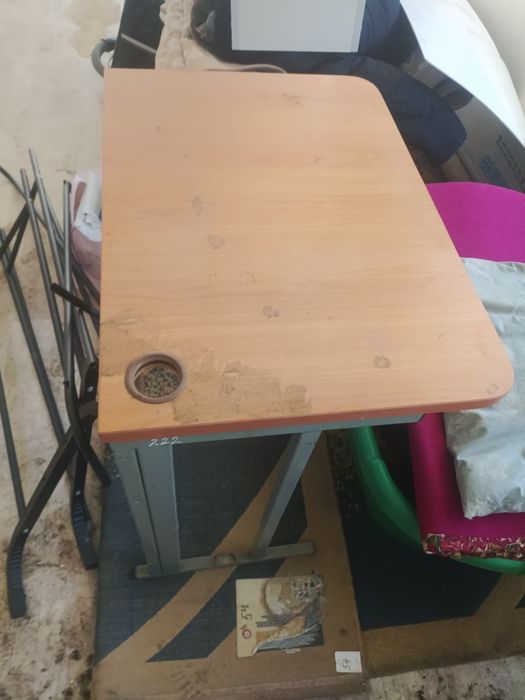 Продам стол в хорошем состояние