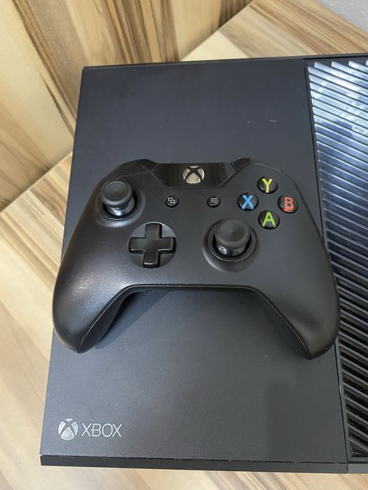 Xbox one с геймпадом
