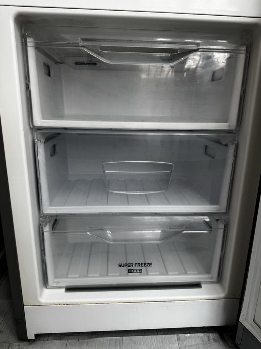 Холодильник б/у в отличном состояний