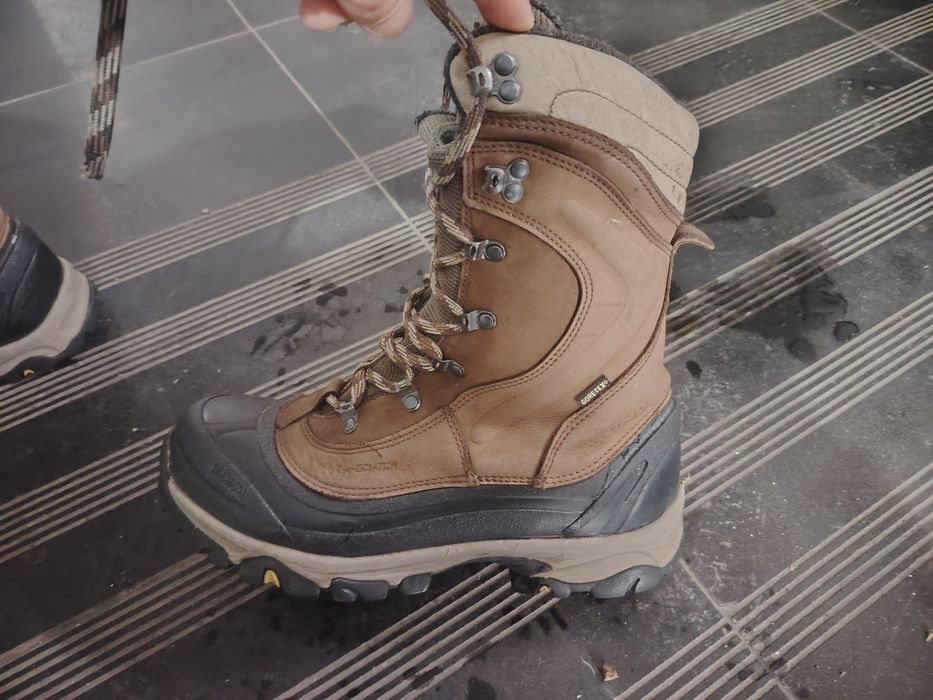 Bocanci Meindl iarnă