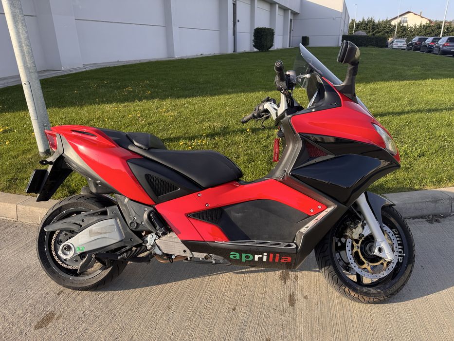 Aprilia SRV 850 maxi scuter gilera gp 800