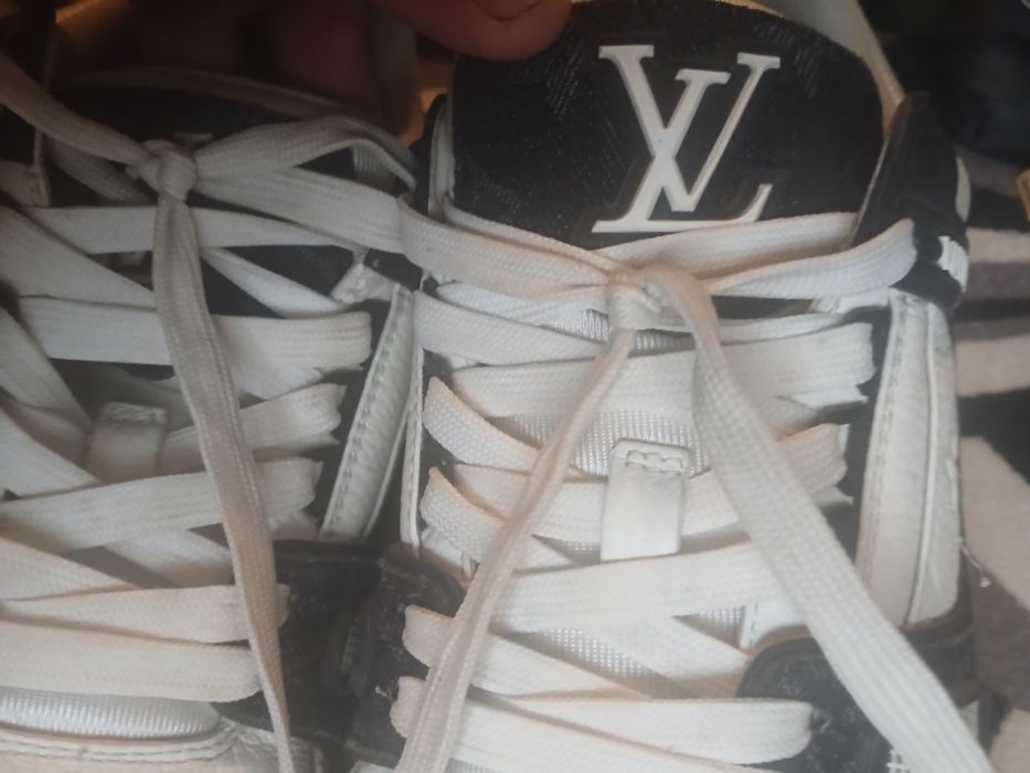 Louiss Vuitton..