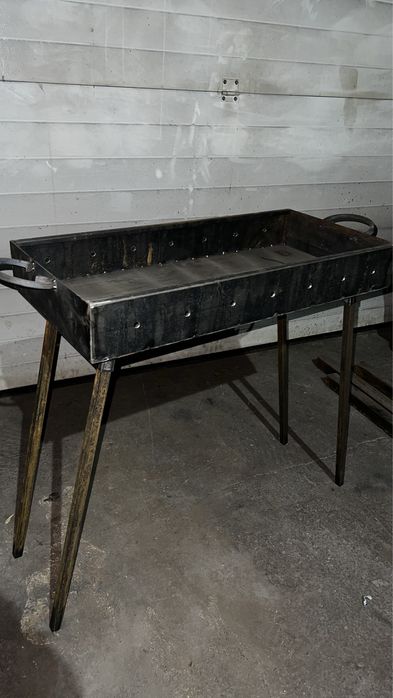 Мангал новый, со съемными ножками