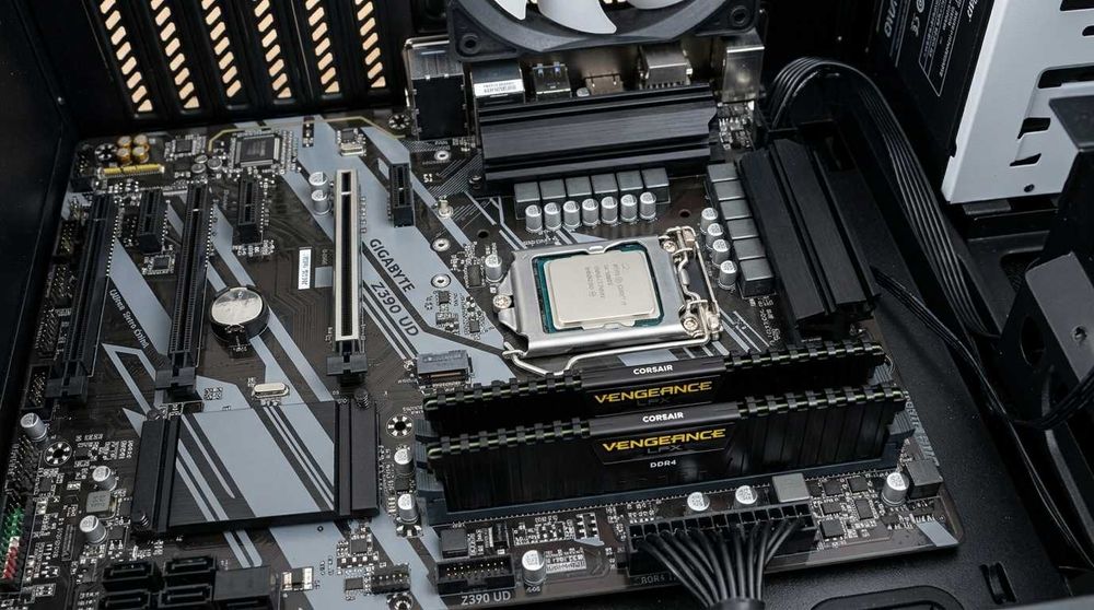Kit  Procesor  i5 9600K  Placa Gigabyte z390  16GB DDR4