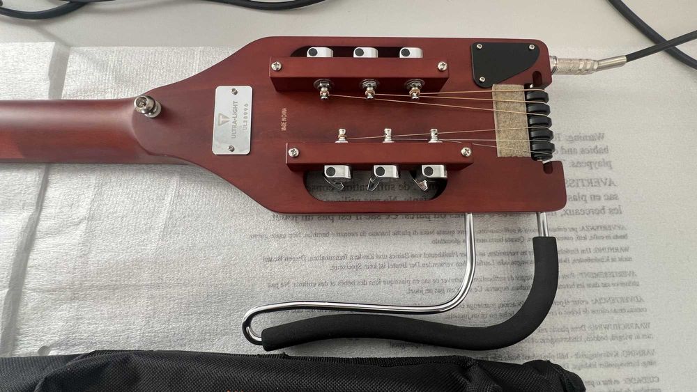 Травъл китара и усилвател като нови Travel guitar