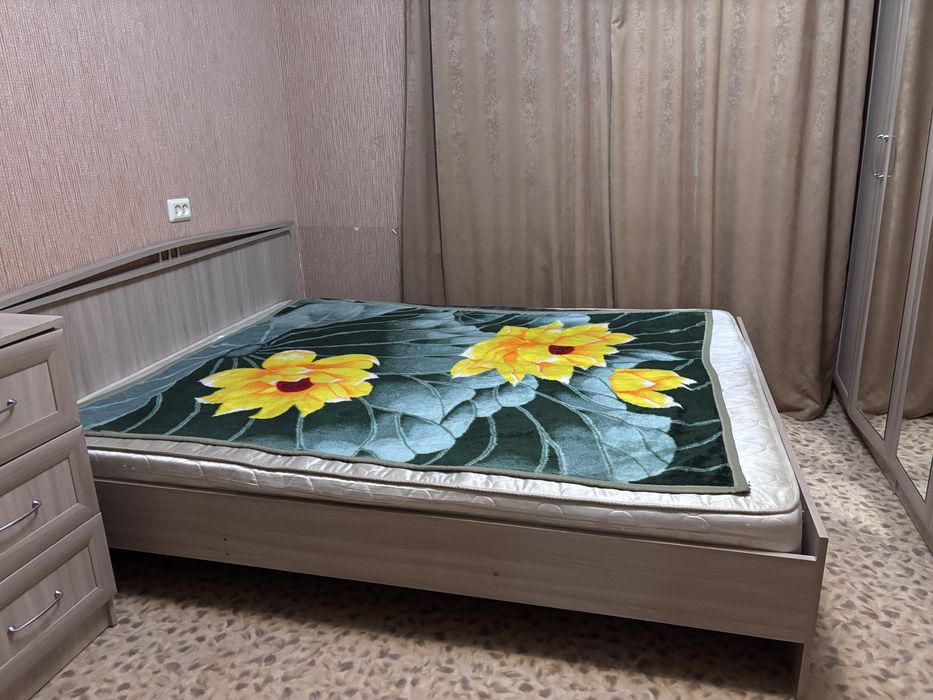 Тахта без матраса