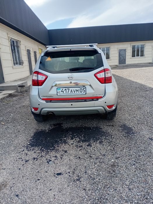 Автомобиль ниссан