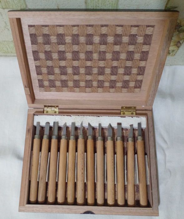 резцы  по  дереву  и  ножик  три  в  одном