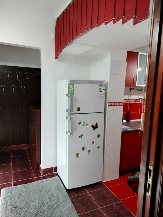 Închiriez apartament semidecomandat cu 2 camere