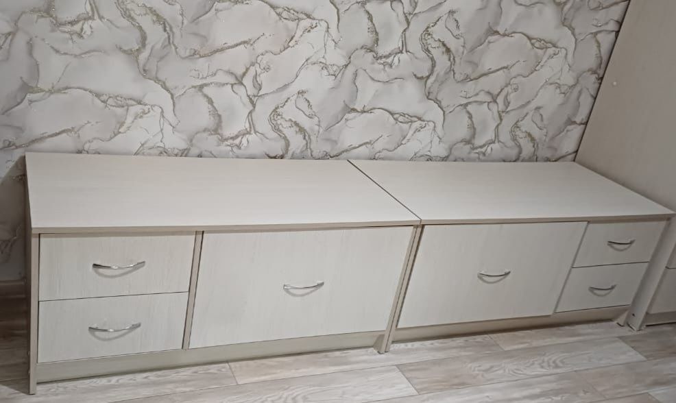 Продам Диван, тумбы 2 штуки