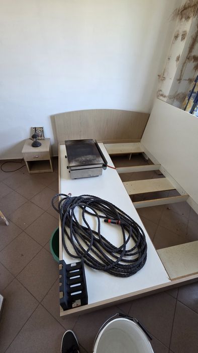 Спалня, гардероб, бюро, шкафче