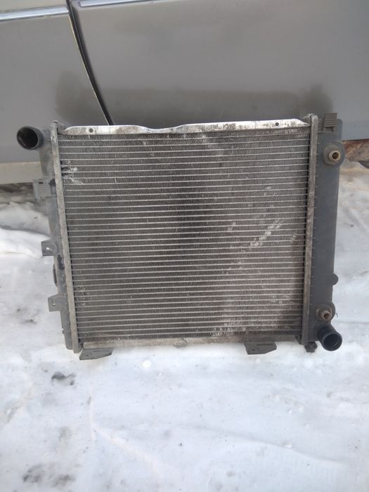 Радиатор Мерседес 124.