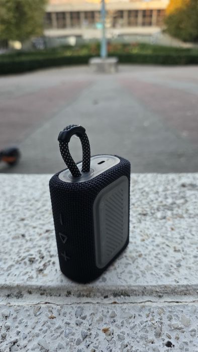 JBL GO 3 aprope noua