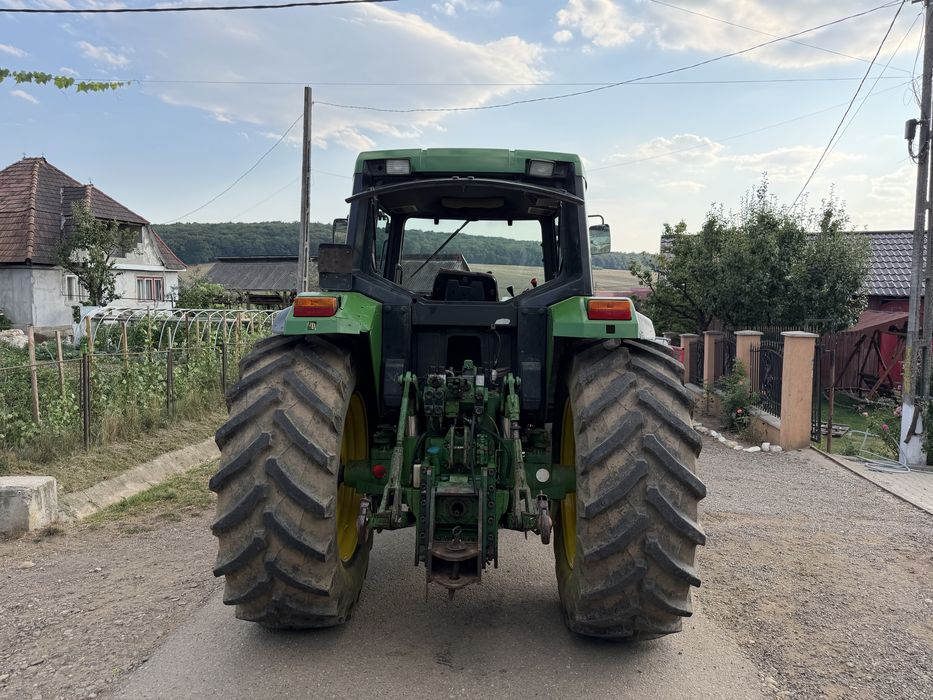 Vând John Deere 6600