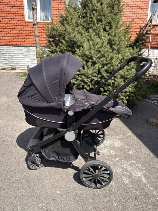 Коляска с люлькой