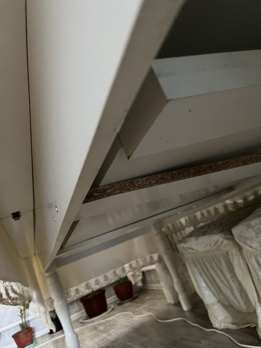 Стол для гостей