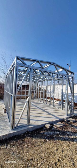 Garaje fabricate in RO din structura metalica usoara si panou izolat